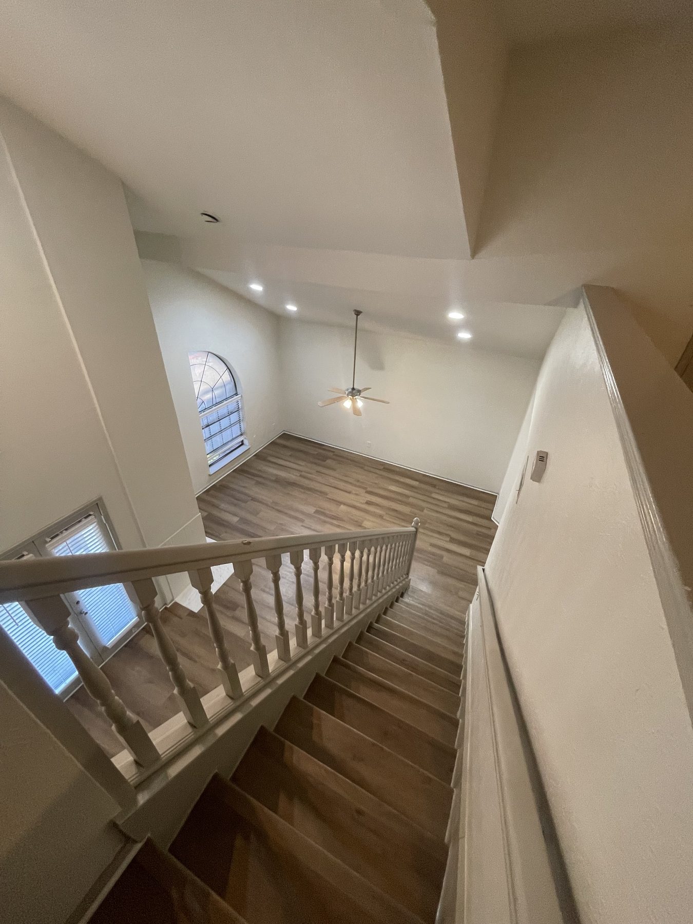 Two-story vaulted ceiling with an open upper landing
